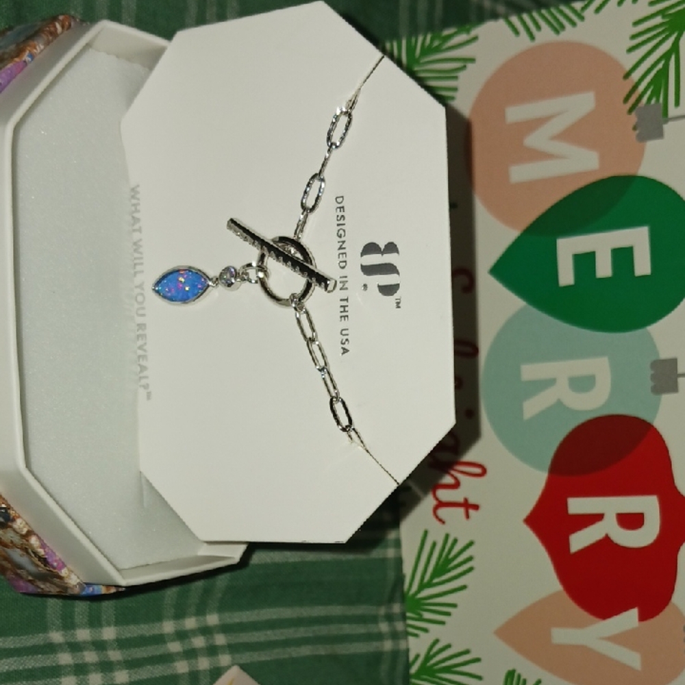 Elegant Silver and Blue Pendant Necklace